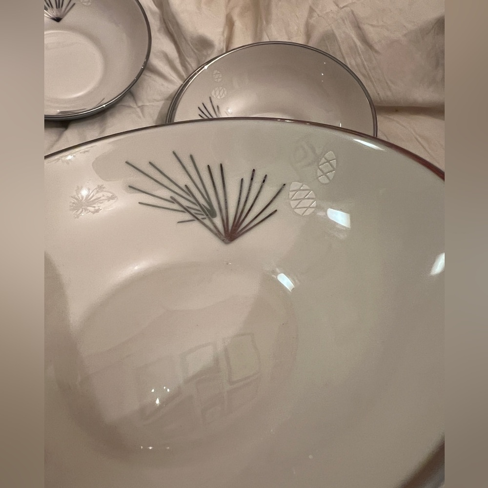 Vintage FRANCISCAN Silver Pine 8 bowls - Picture 2 of 3